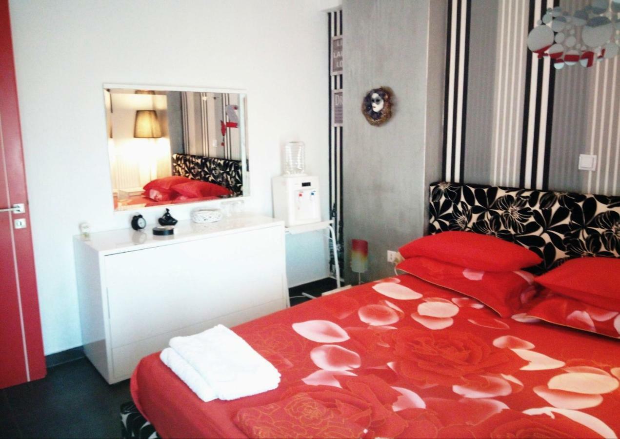 Greek Hospitality 2 Atenas Exterior foto